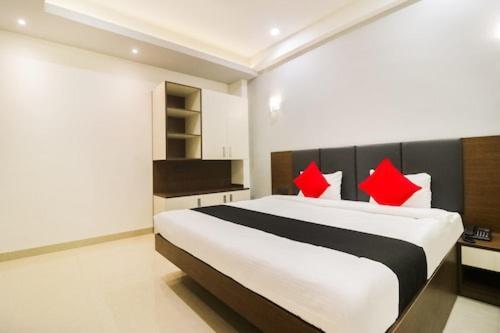 Hotel Nikhil Regency Bhilai Exteriör bild