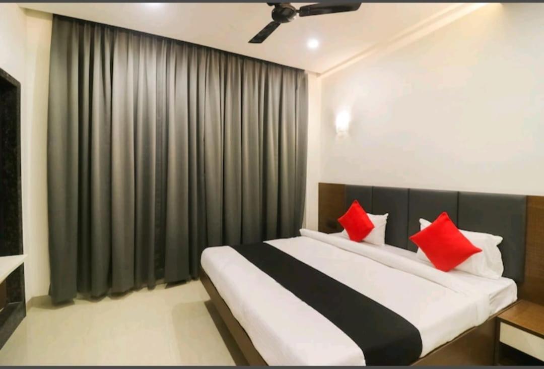 Hotel Nikhil Regency Bhilai Exteriör bild